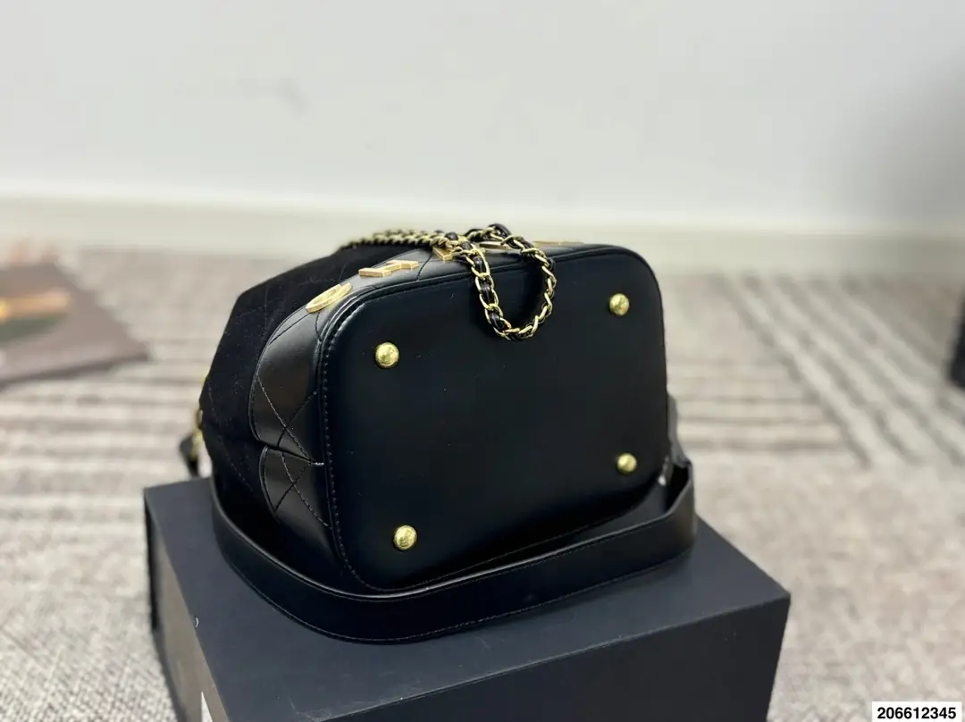 KNG7257  Chanel  75$ gallery