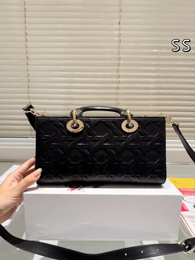 KNG7260  DIOR  89.99$ gallery