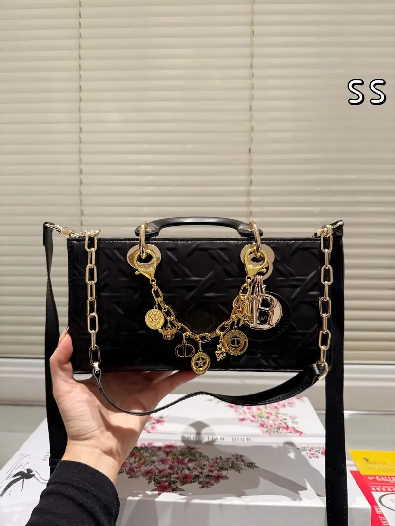 KNG7260  DIOR  89.99$ gallery
