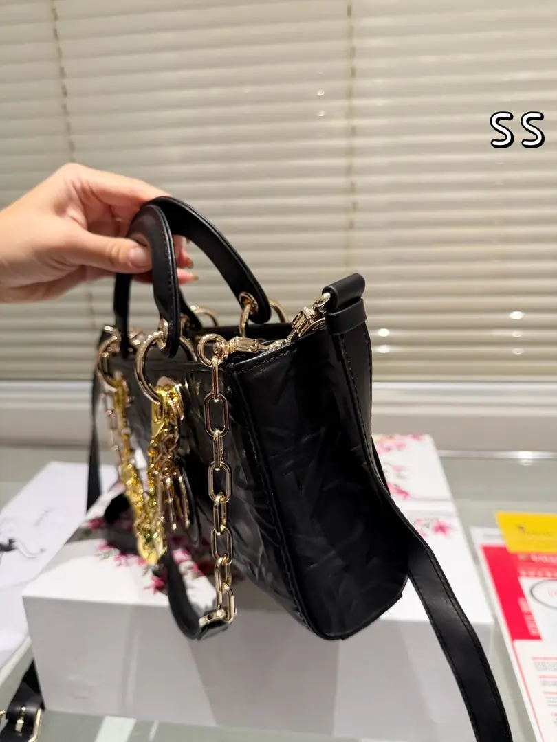 KNG7260  DIOR  89.99$ gallery