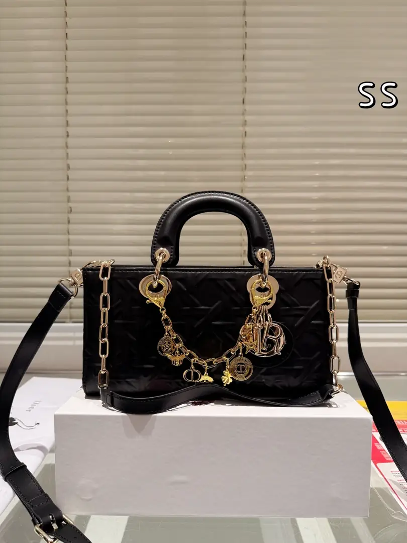 KNG7260  DIOR  89.99$ gallery