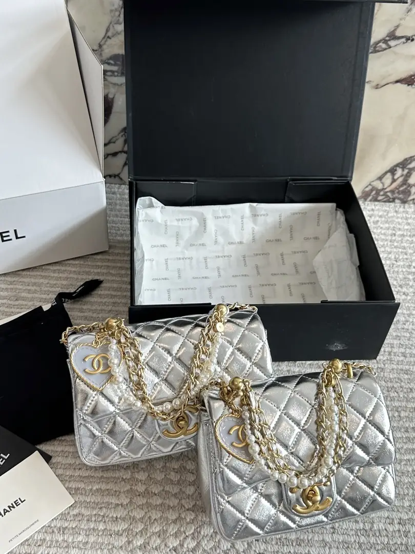 KNG7263  Chanel  75$ gallery