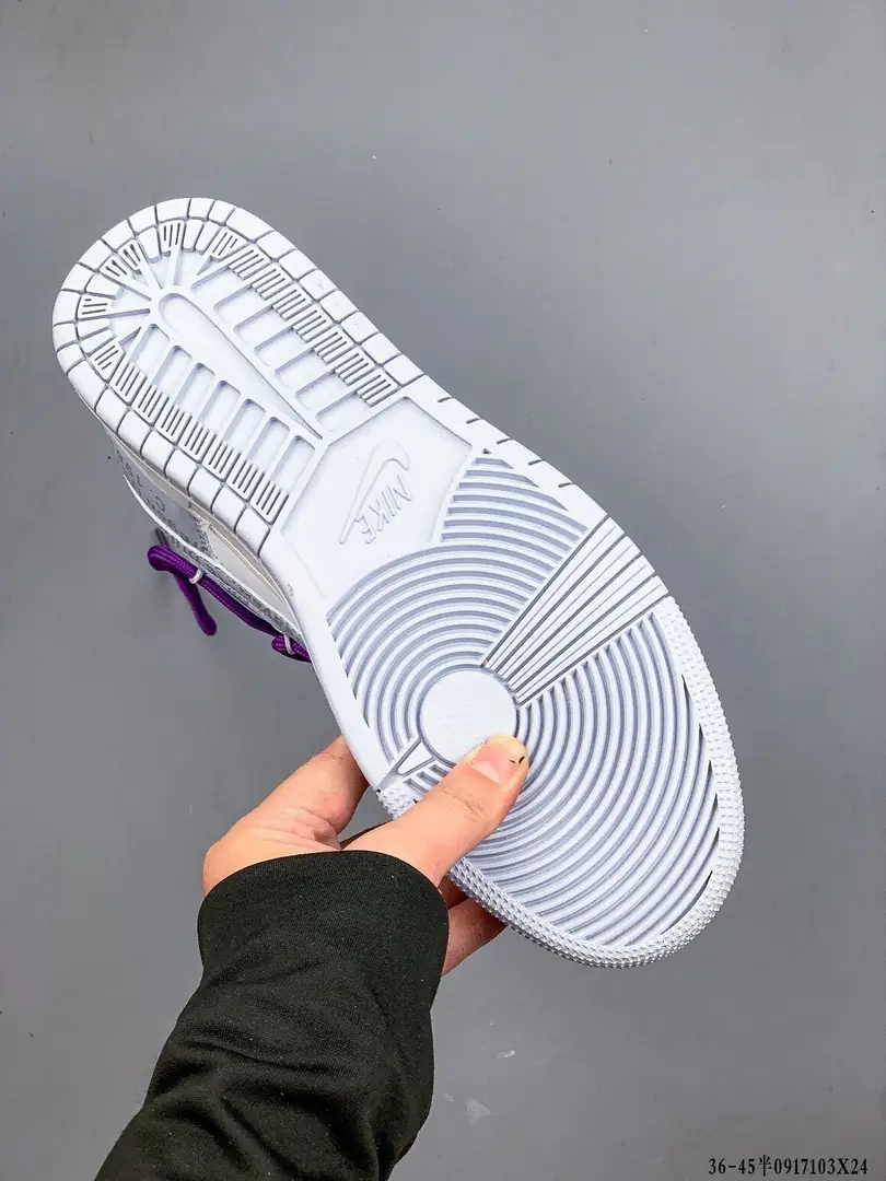 Kng1051  OFF-WHITE x Futura x Nike Dunk  $49 365 gallery