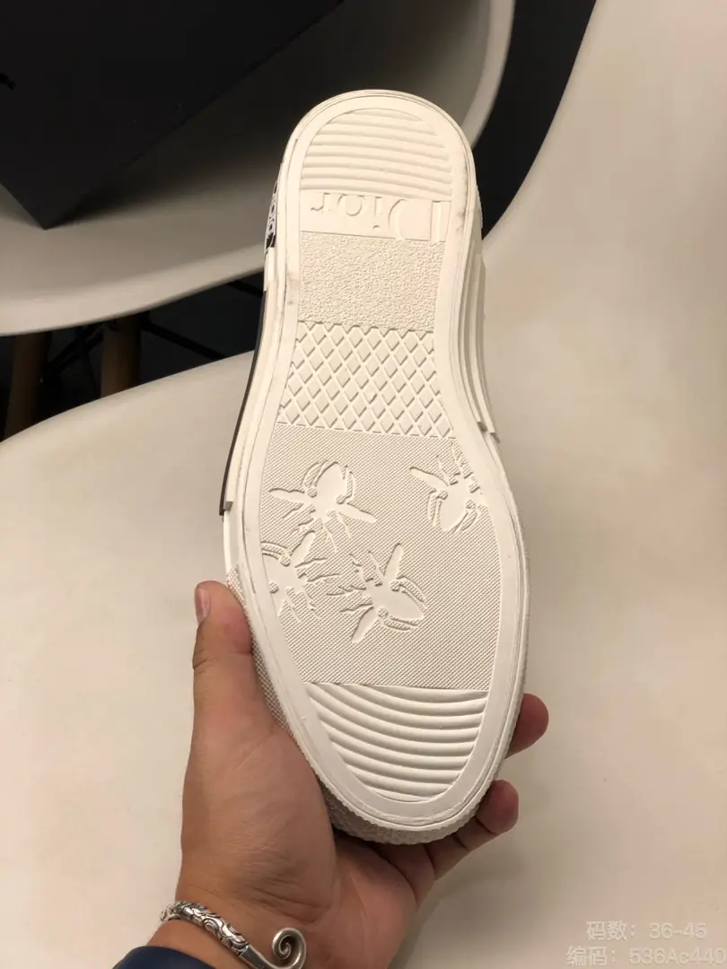 Kng1074  DIOR 5A TOP 360  49.99$ gallery