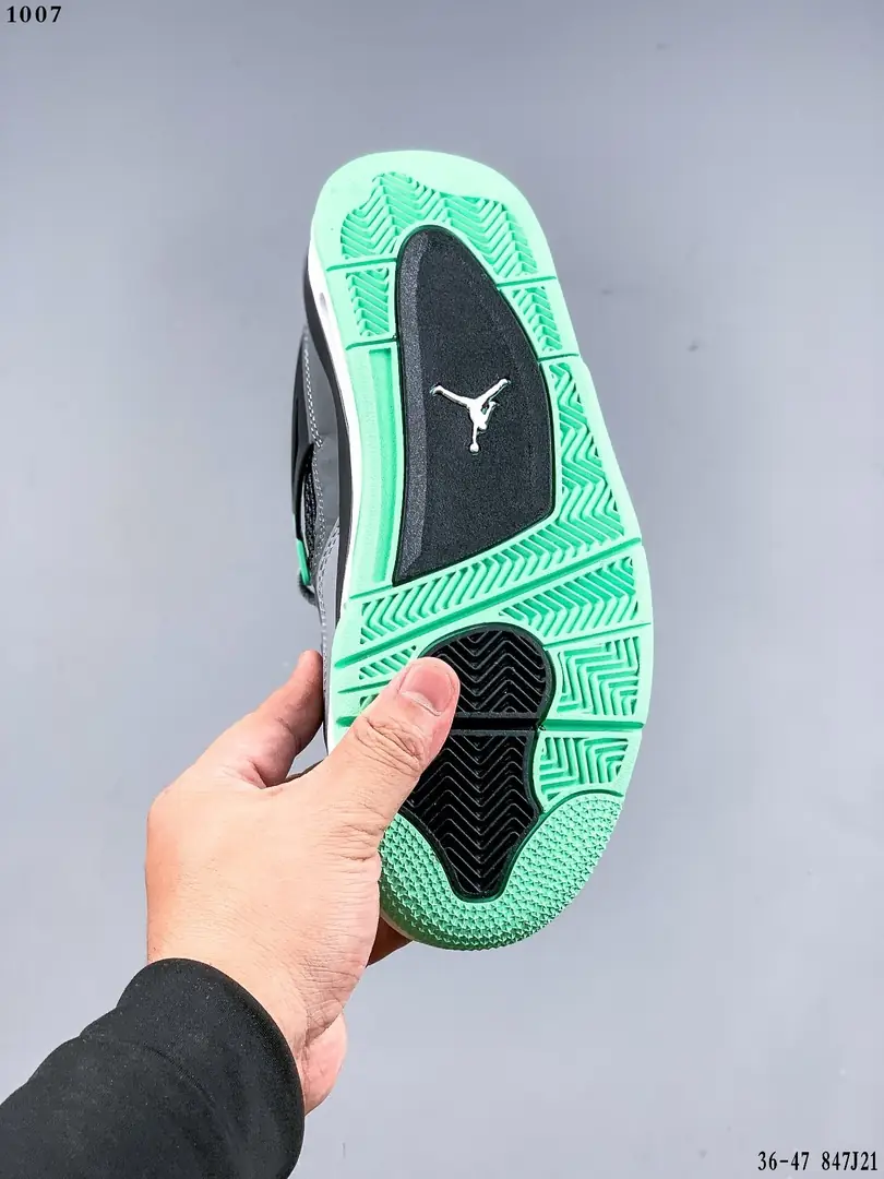 Kng1075  Air Jordan 4  320🤴🏾 44$ gallery