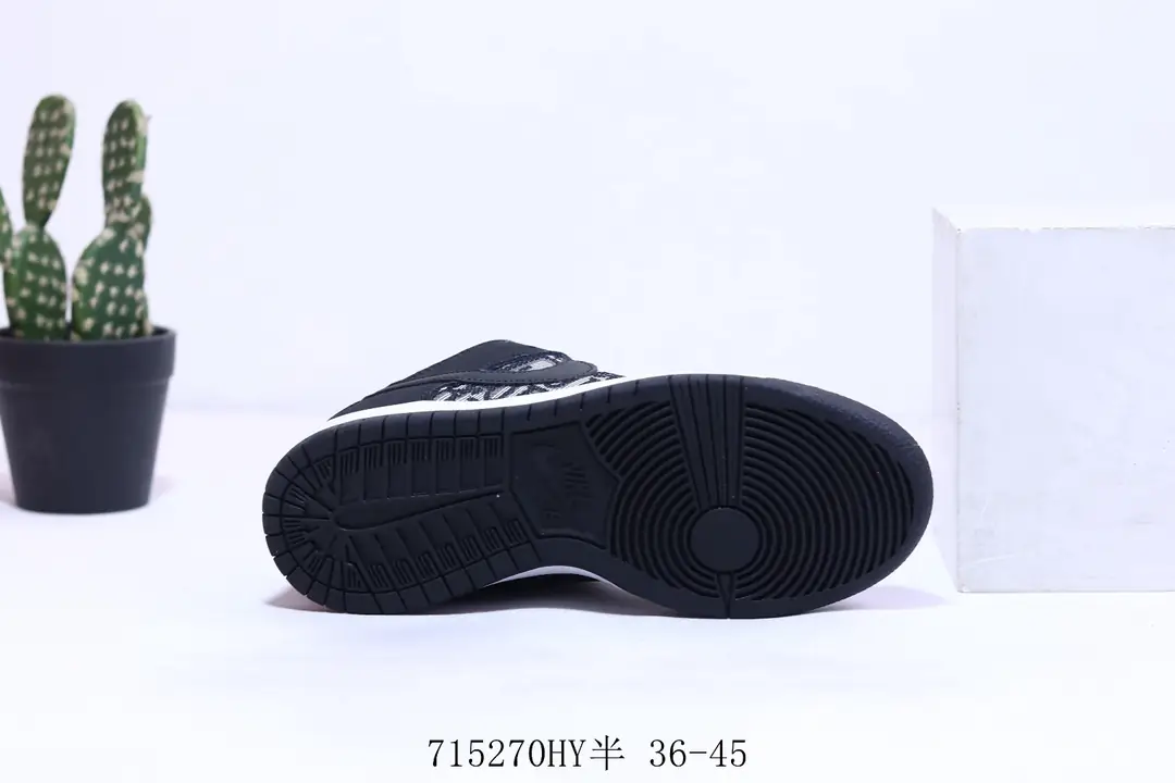 Kng1079  Nike Air Force 1  $46.99  345 gallery