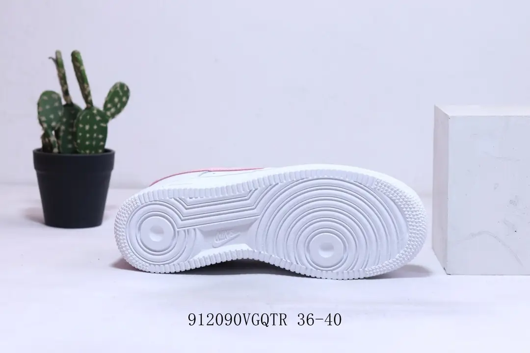 Kng1082  Nike Air Jordan1  290🤴🏾 $42 gallery