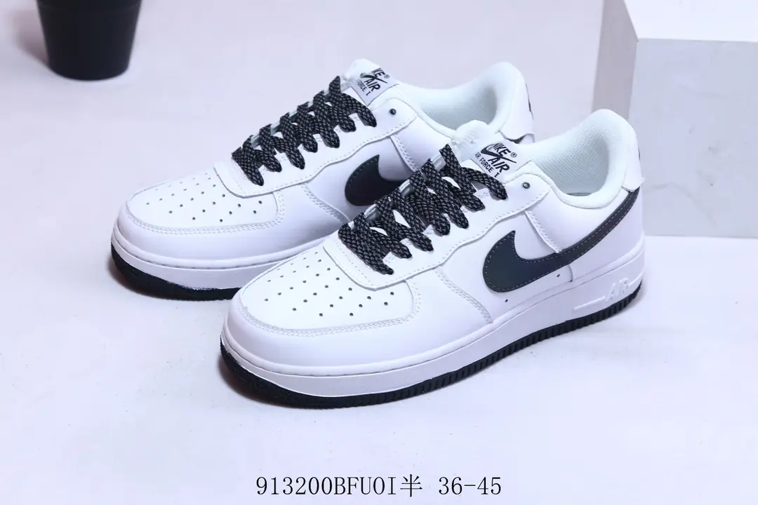 Kng1082  Nike Air Jordan1  290🤴🏾 $42 gallery