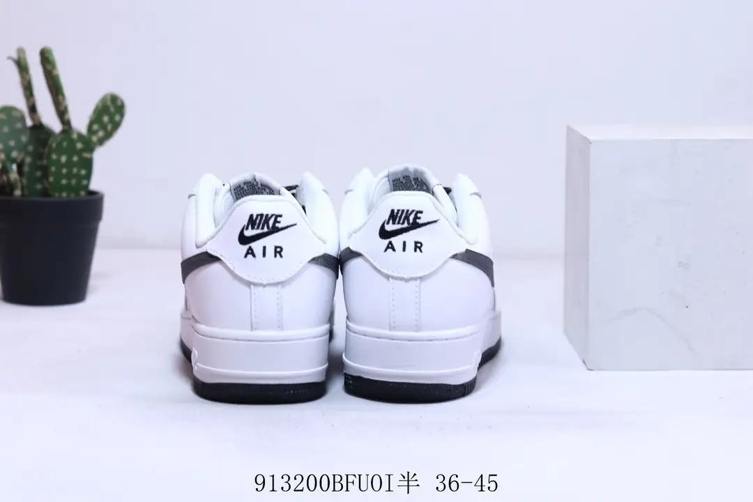 Kng1082  Nike Air Jordan1  290🤴🏾 $42 gallery