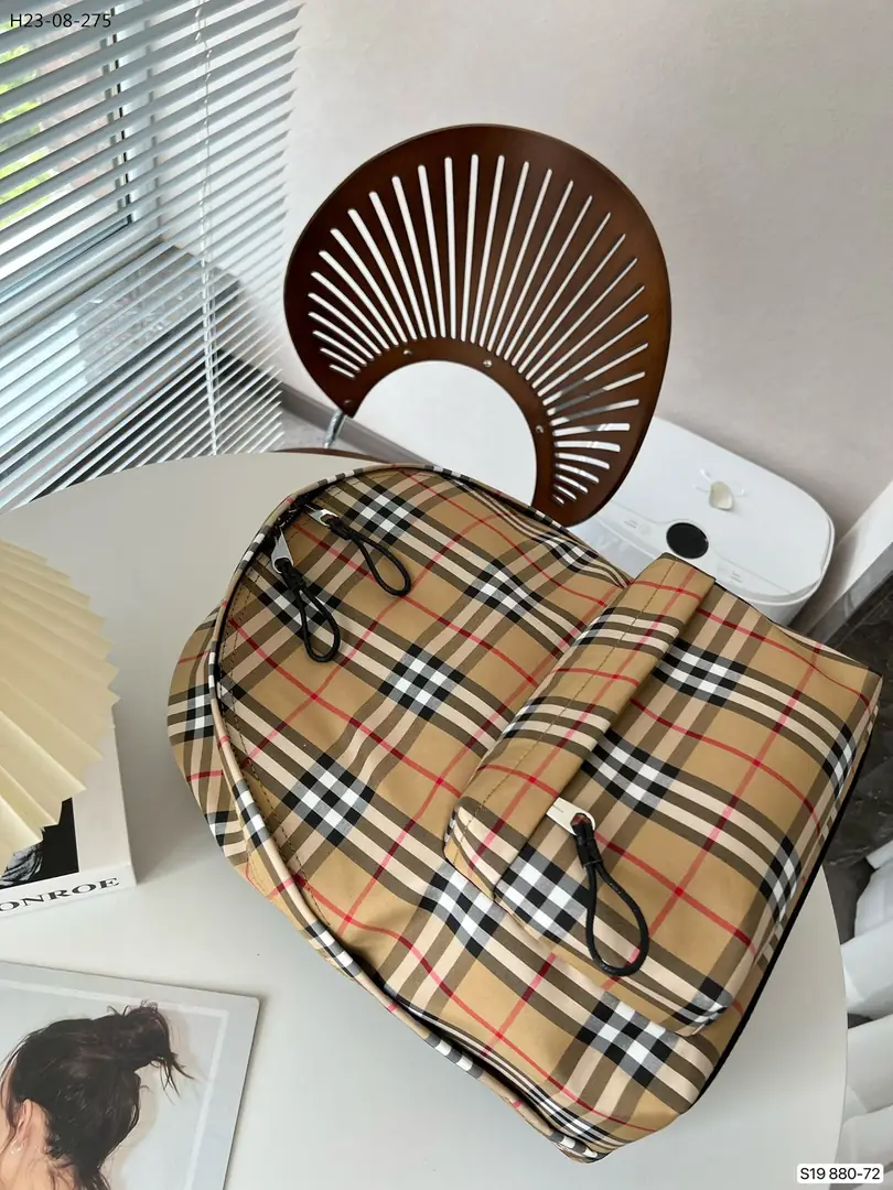 Kng113 Burberry  350🤴🏾 48.99$ gallery