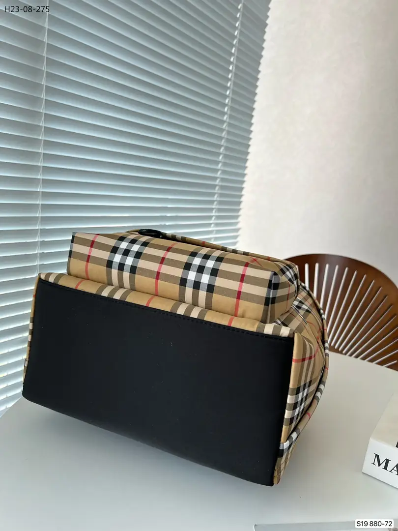 Kng113 Burberry  350🤴🏾 48.99$ gallery