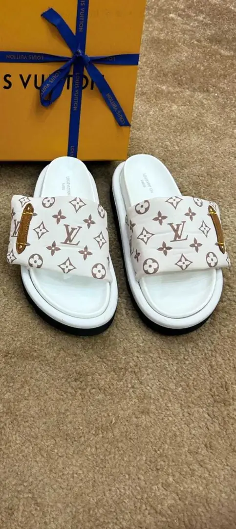 Kng116  LV 38$ 290 gallery