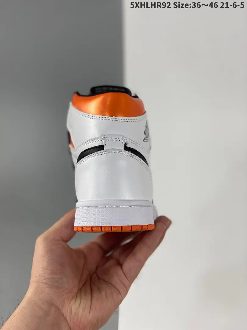 Kng1227  Air Jordan 1  46.8$ 338 gallery