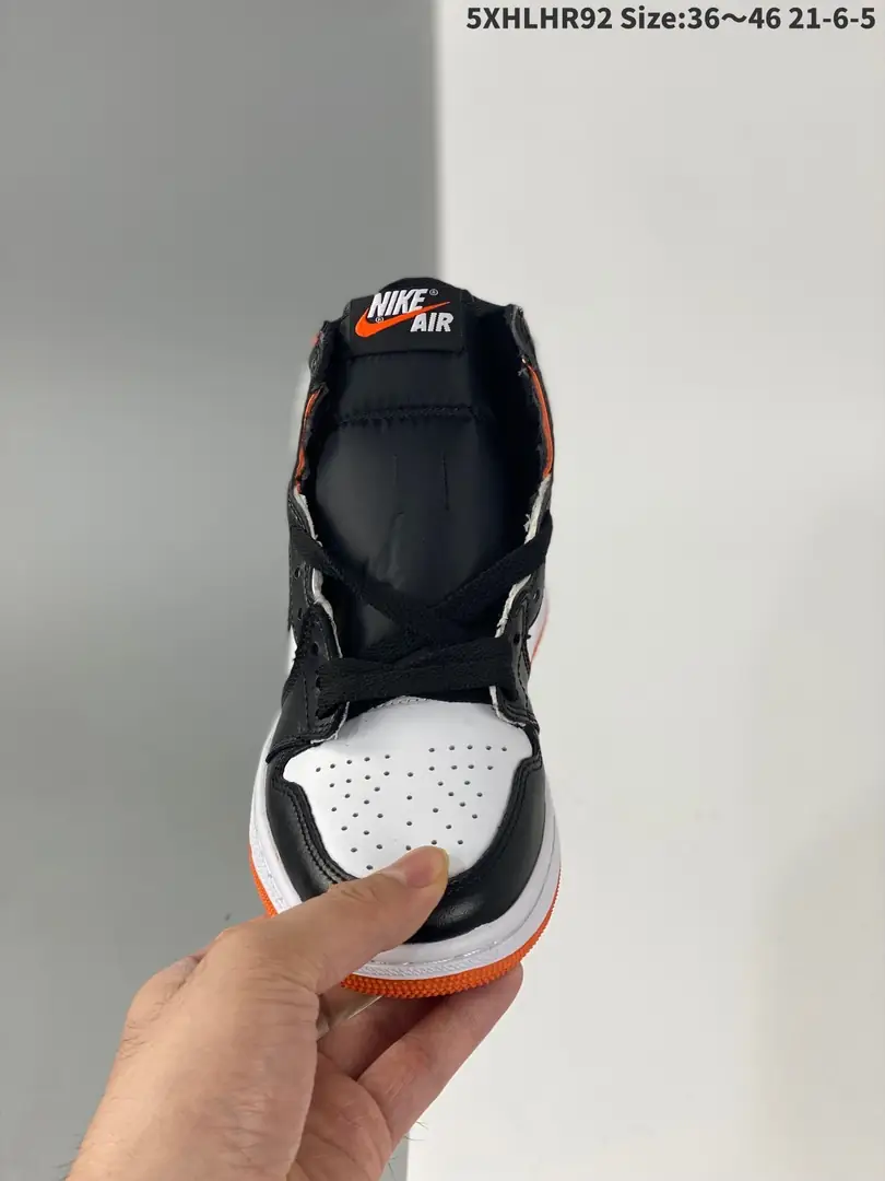 Kng1227  Air Jordan 1  46.8$ 338 gallery