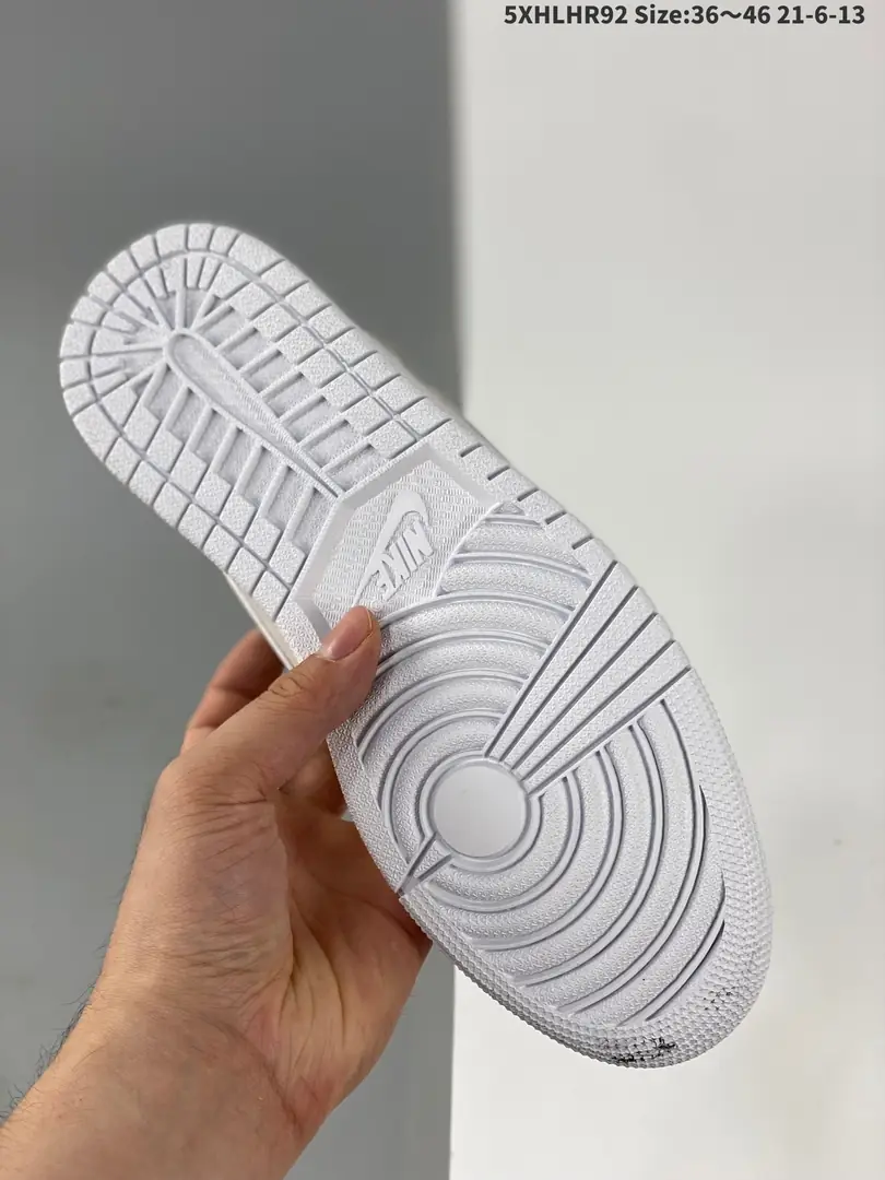 Kng1227  Air Jordan 1  46.8$ 338 gallery