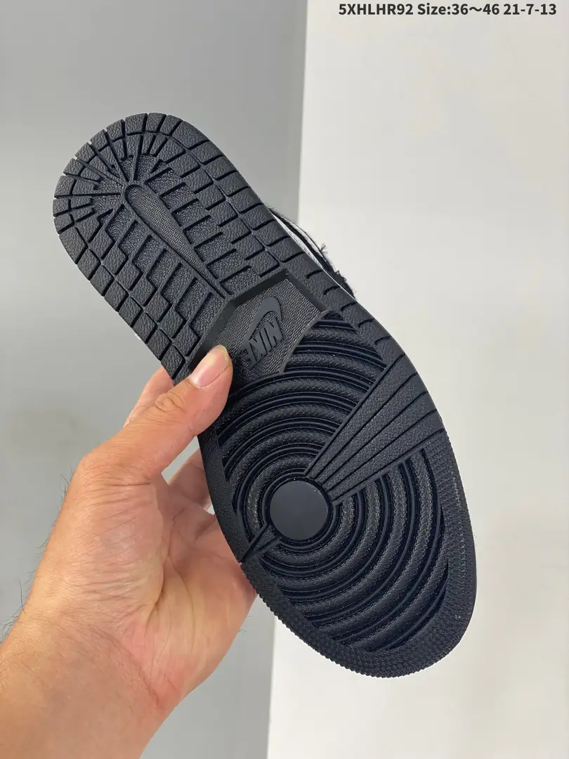 Kng1227  Air Jordan 1  46.8$ 338 gallery