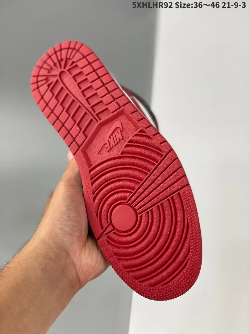 Kng1227  Air Jordan 1  46.8$ 338 gallery