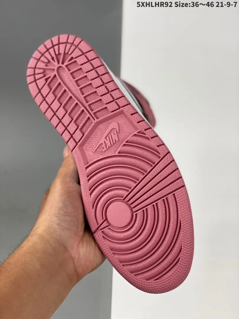 Kng1227  Air Jordan 1  46.8$ 338 gallery