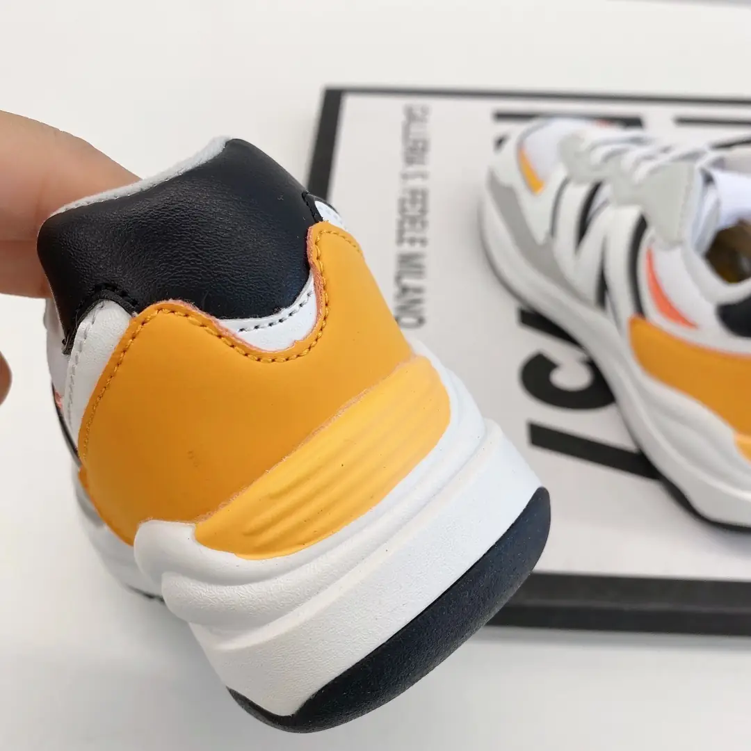 Kng1303  New Balance 5740  36.5$ gallery