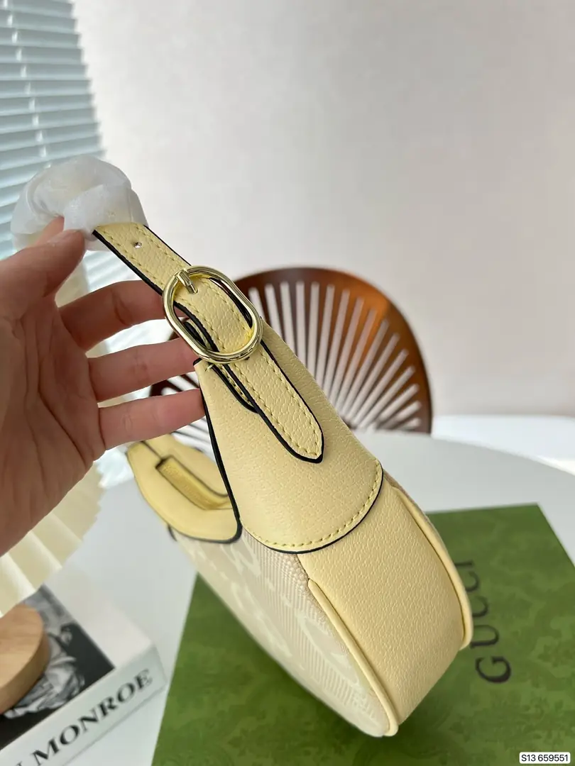 Kng1322  Gucci  300🤴🏾 42$ gallery