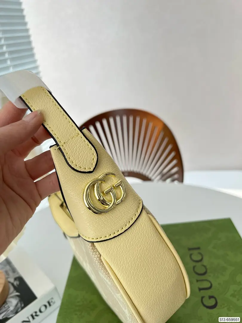 Kng1322  Gucci  300🤴🏾 42$ gallery