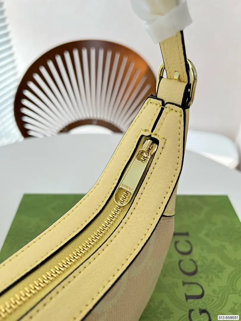 Kng1322  Gucci  300🤴🏾 42$ gallery