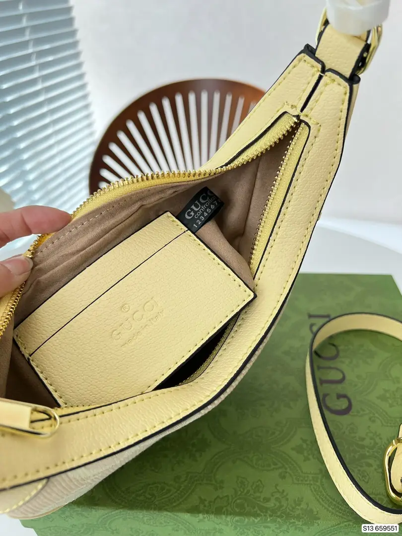 Kng1322  Gucci  300🤴🏾 42$ gallery