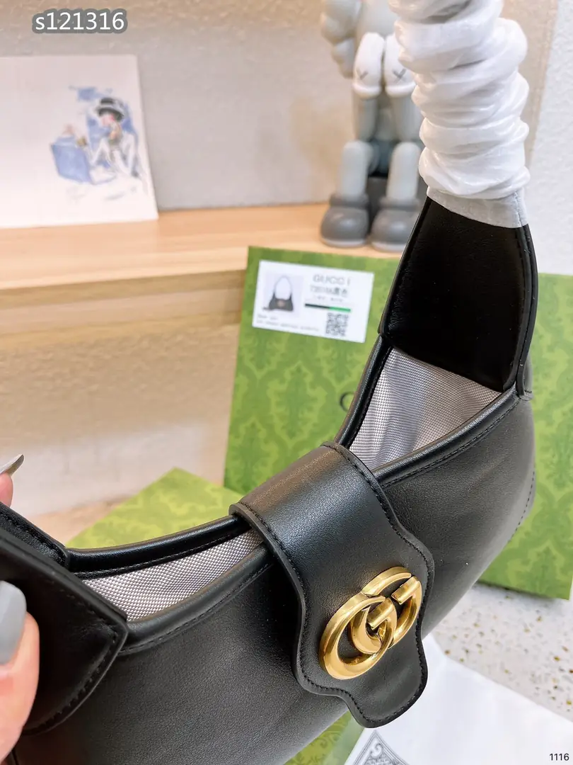 Kng1333  GUCCI 5A TOP 300🤴🏾 42$ gallery