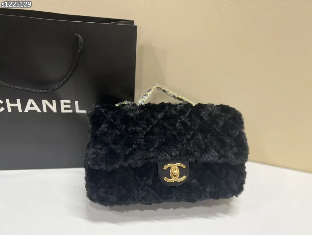 Kng1346   Chanel  355🤴🏾 49.99$ gallery
