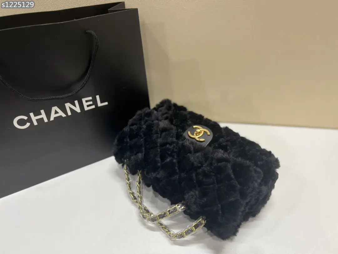 Kng1346   Chanel  355🤴🏾 49.99$ gallery
