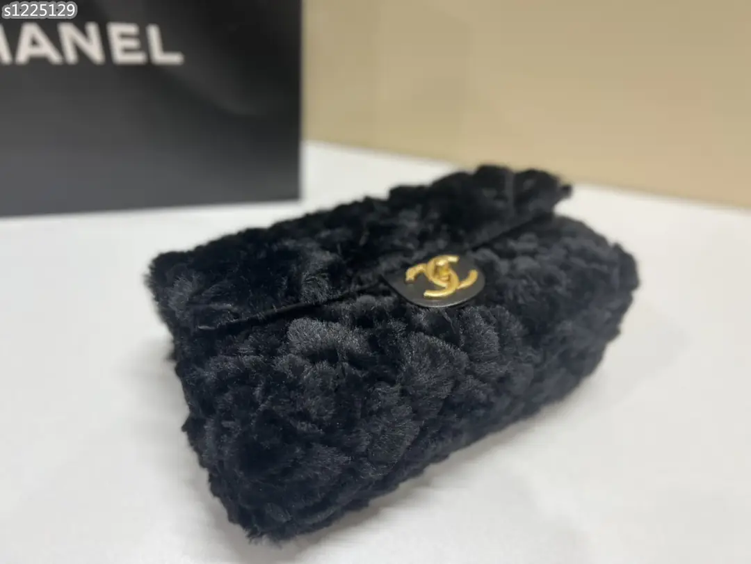 Kng1346   Chanel  355🤴🏾 49.99$ gallery