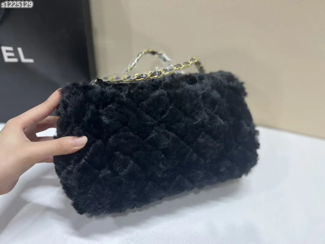 Kng1346   Chanel  355🤴🏾 49.99$ gallery