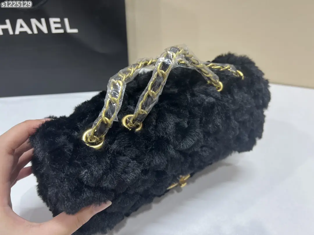 Kng1346   Chanel  355🤴🏾 49.99$ gallery
