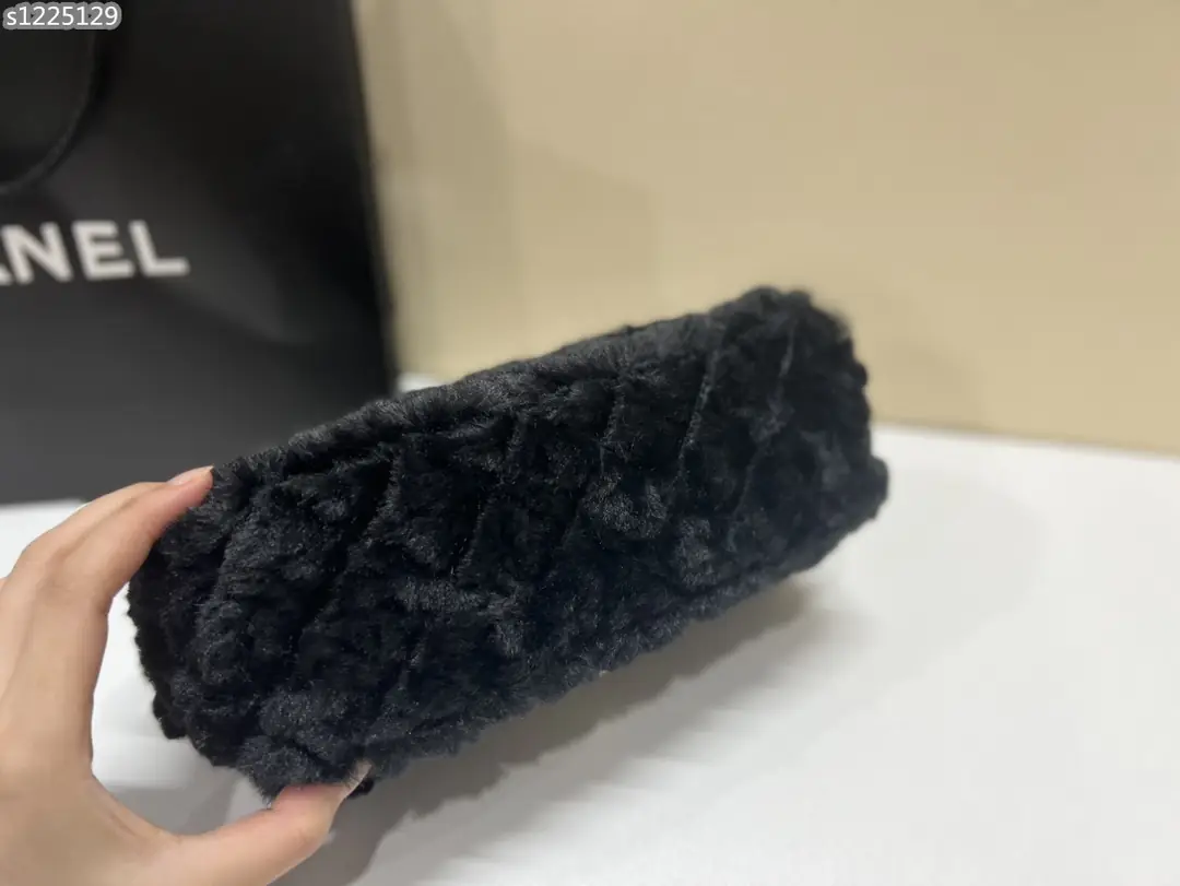 Kng1346   Chanel  355🤴🏾 49.99$ gallery