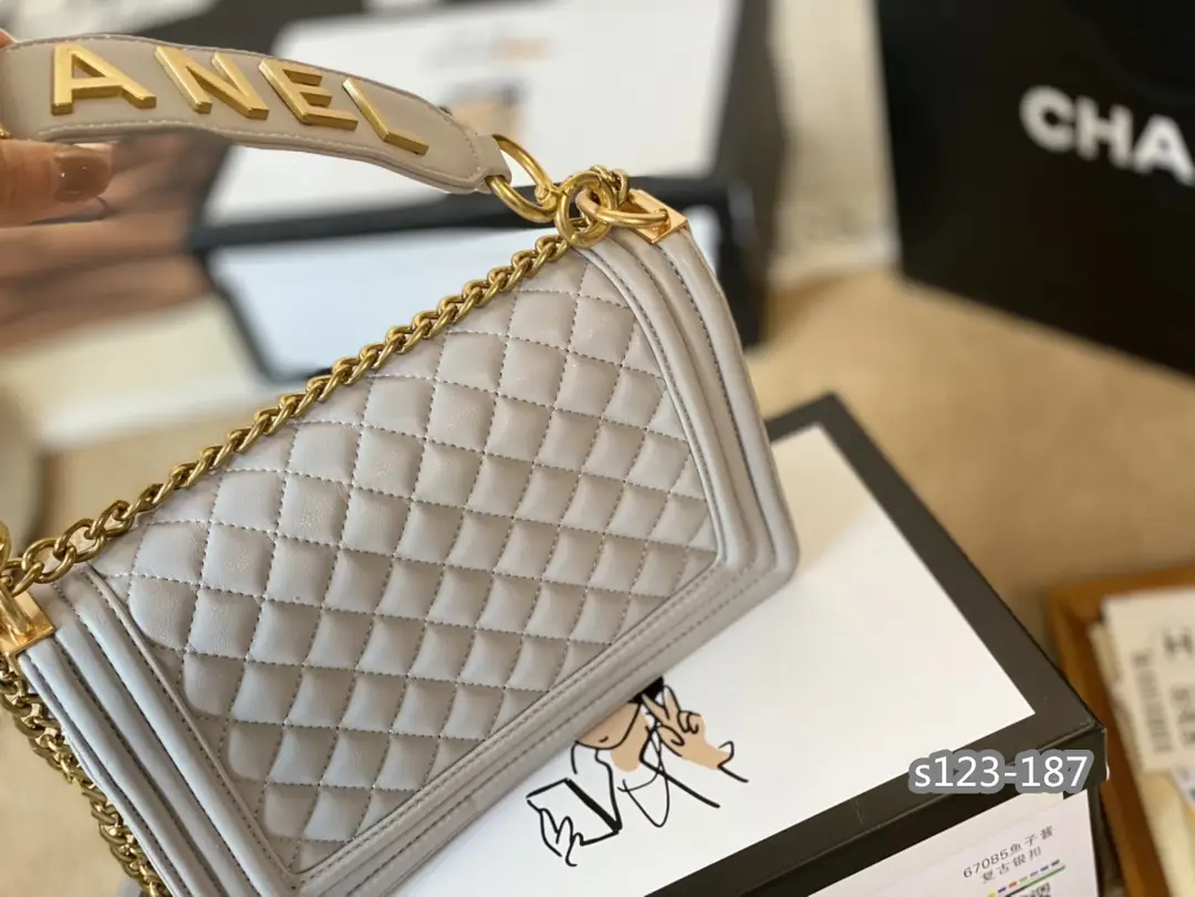 Kng1348   Chanel  5A+ BOX 360🤴🏾 50$ gallery