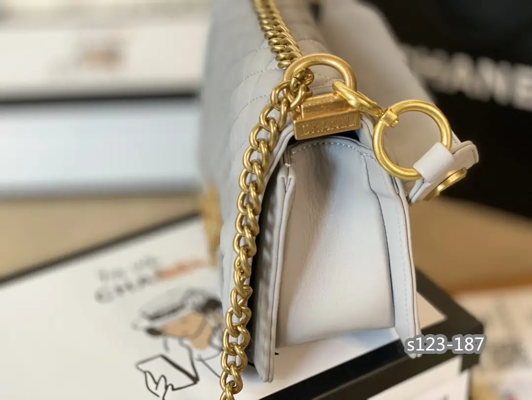 Kng1348   Chanel  5A+ BOX 360🤴🏾 50$ gallery