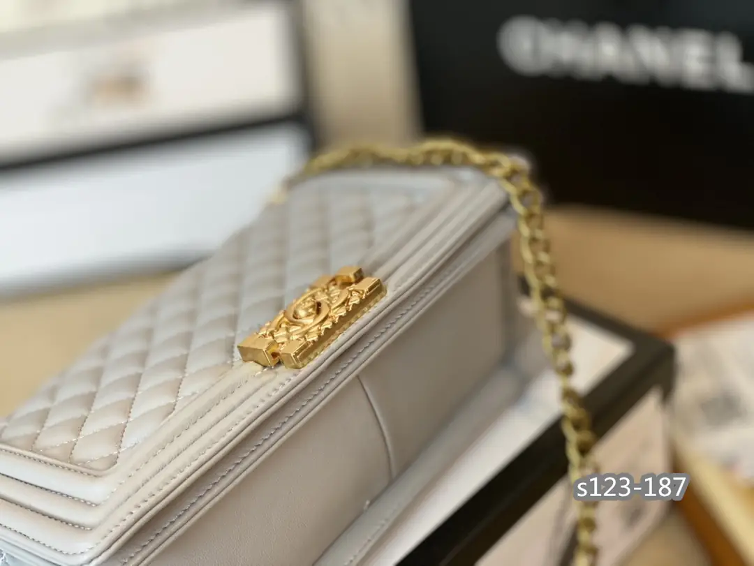 Kng1348   Chanel  5A+ BOX 360🤴🏾 50$ gallery