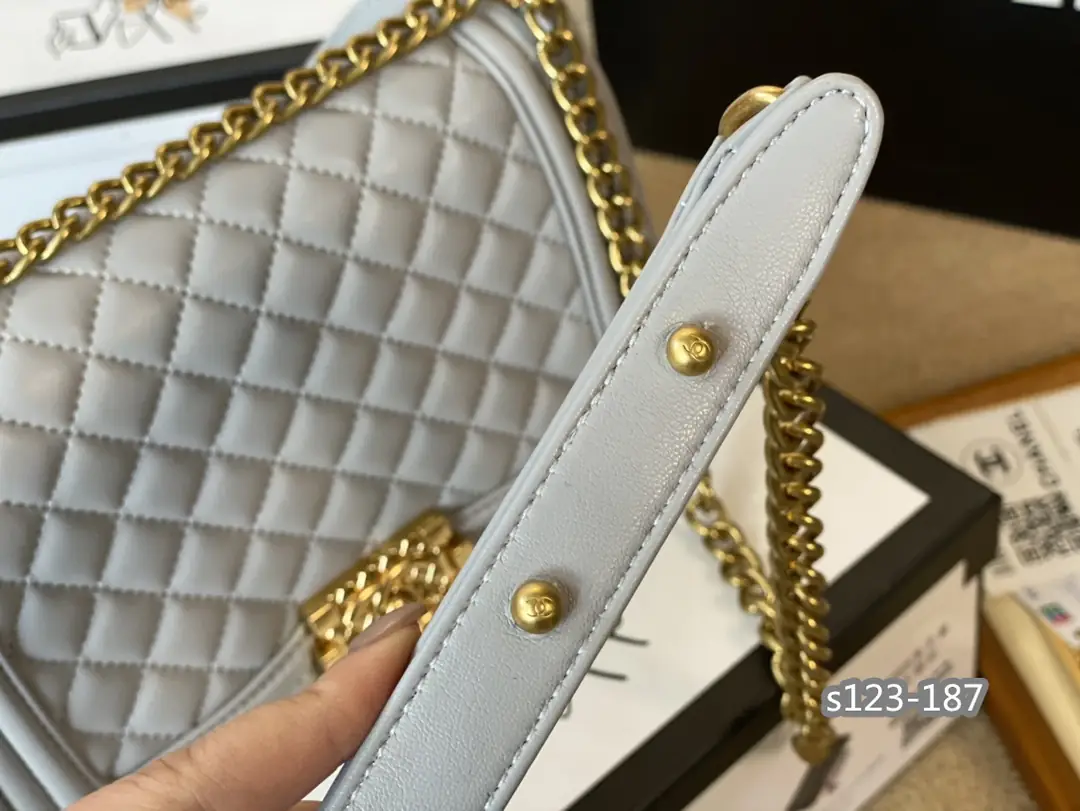 Kng1348   Chanel  5A+ BOX 360🤴🏾 50$ gallery