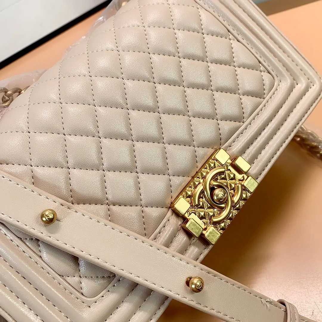 Kng1352   Chanel   370🤴🏾 53$ gallery