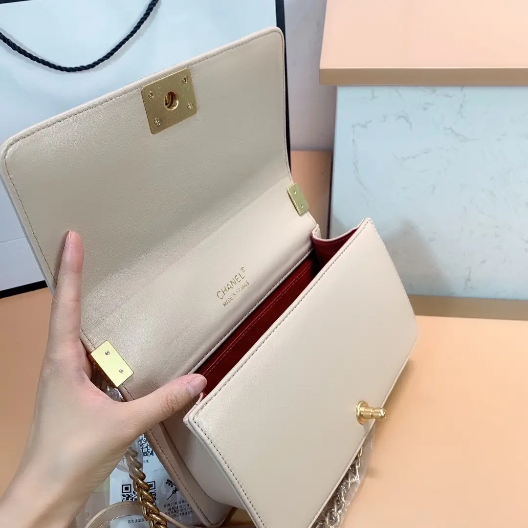 Kng1352   Chanel   370🤴🏾 53$ gallery