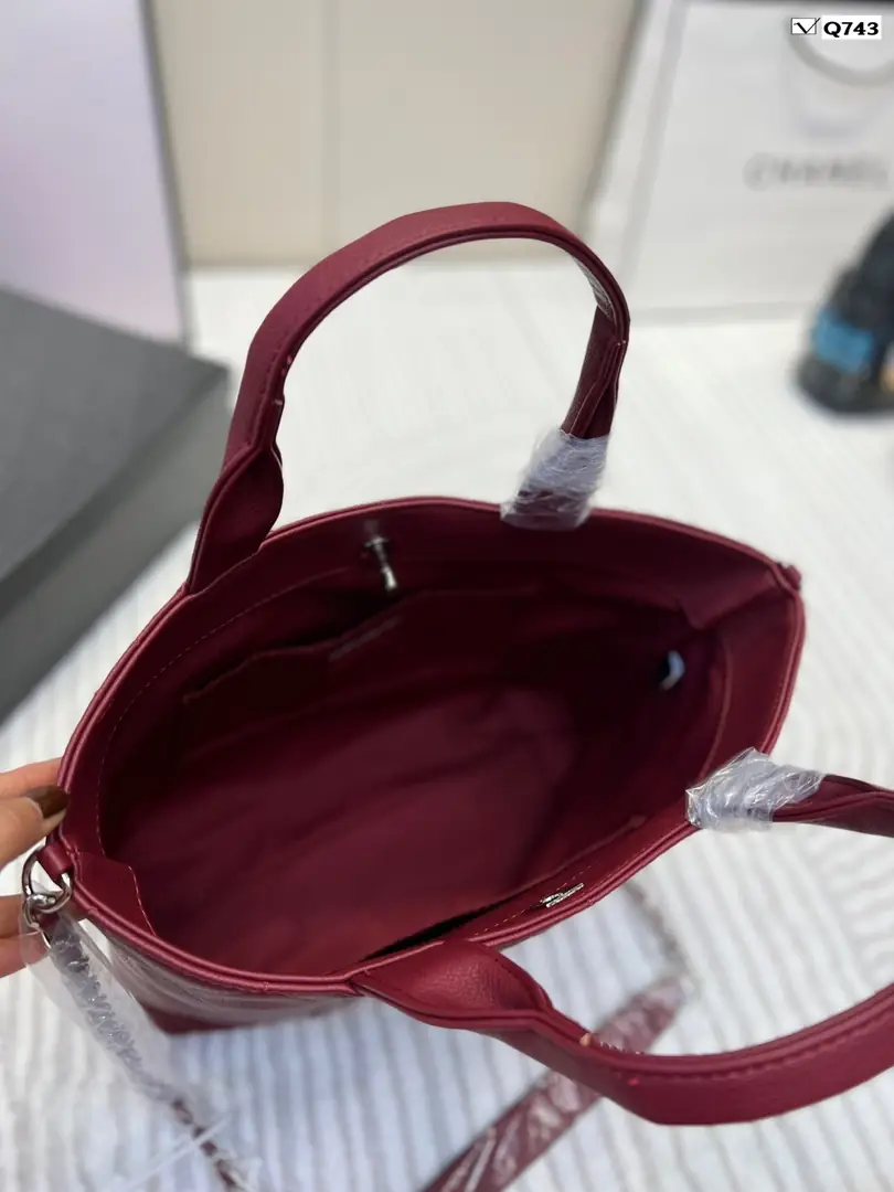 Kng1359   CHANEL  5A+ BOX 360🤴🏾 50$ gallery