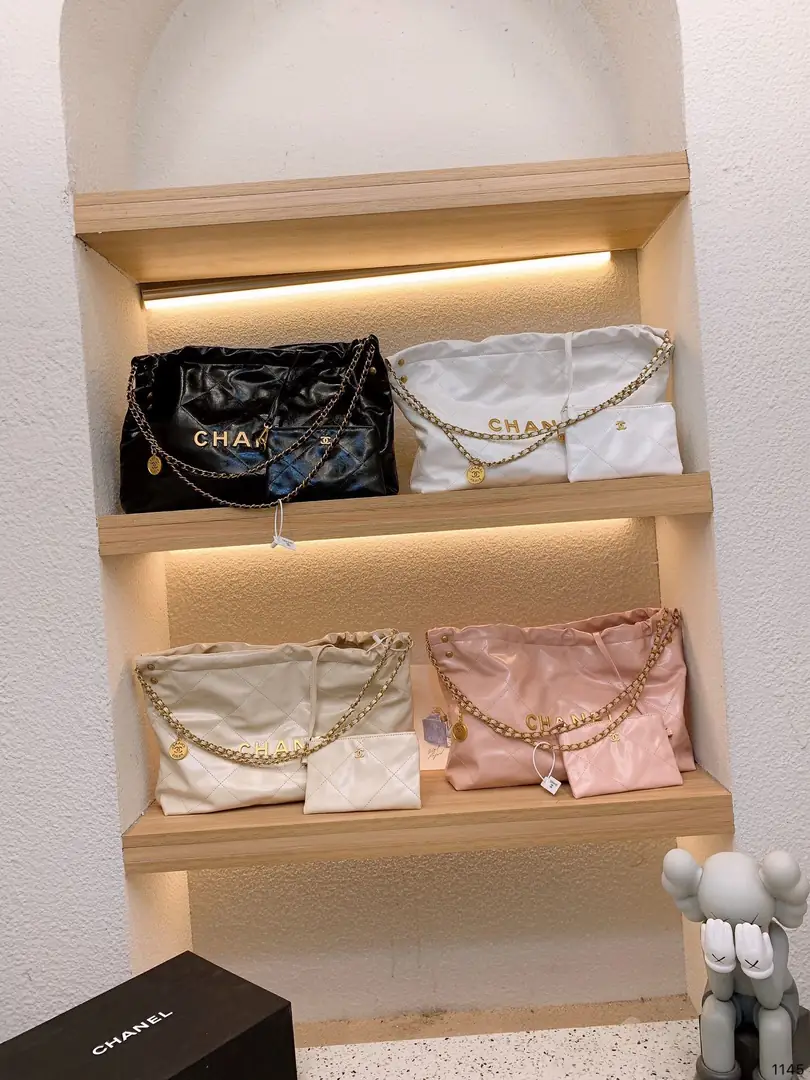 Kng1361   CHANEL  400🤴🏾 54.99$ gallery