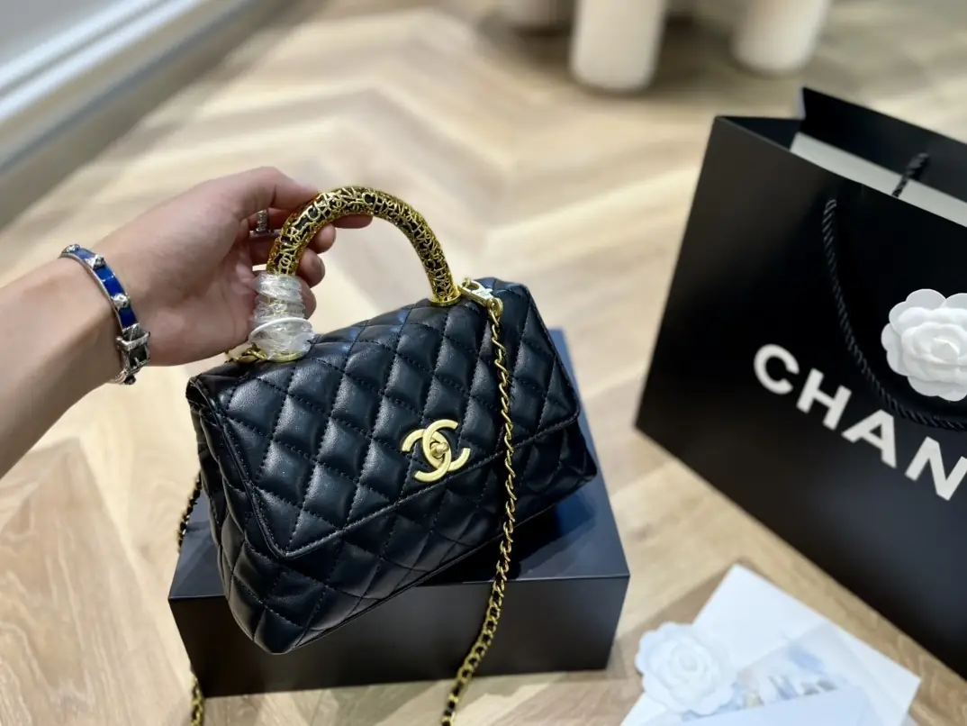 Kng1362   CHANEL TOP BOX   360🤴🏾 49.99$ gallery