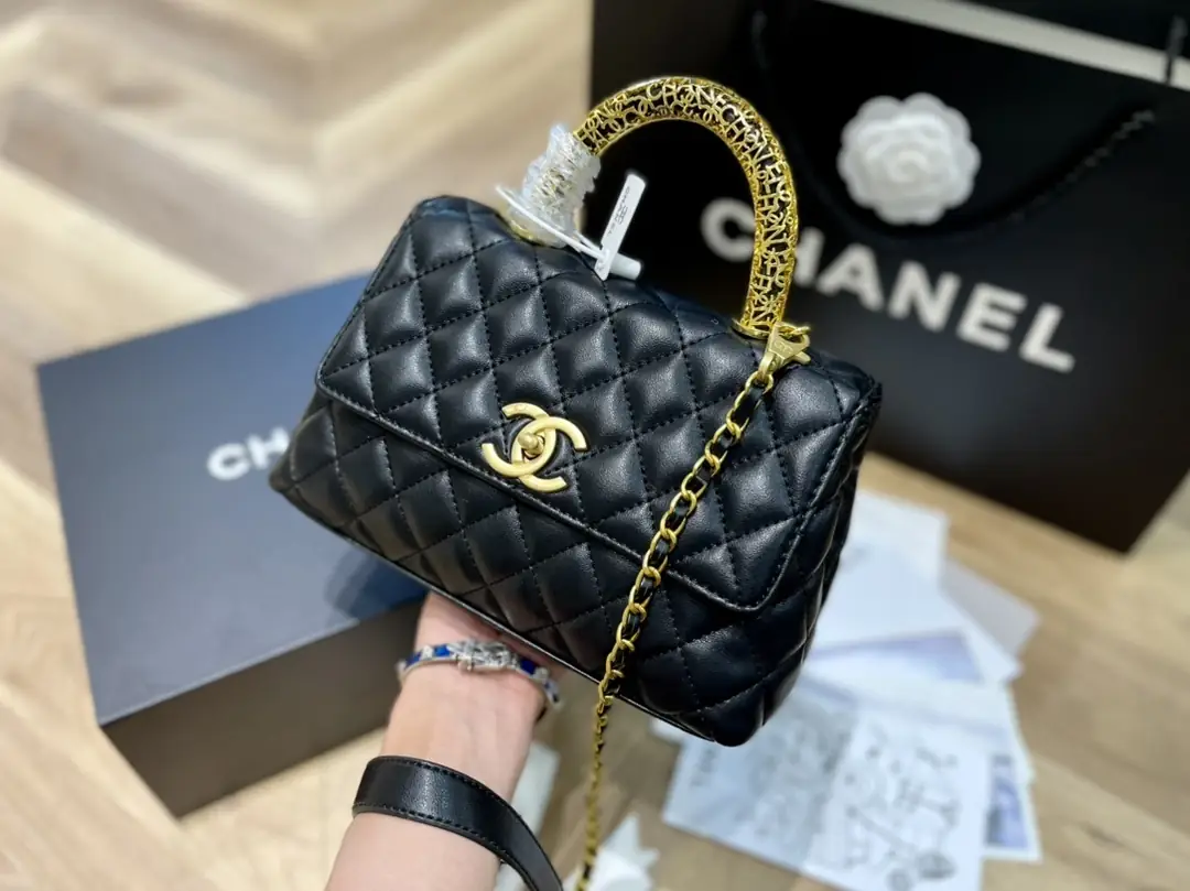 Kng1362   CHANEL TOP BOX   360🤴🏾 49.99$ gallery
