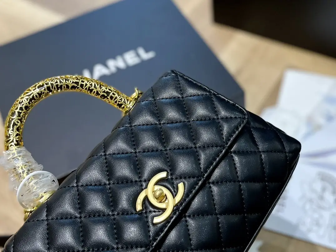 Kng1362   CHANEL TOP BOX   360🤴🏾 49.99$ gallery