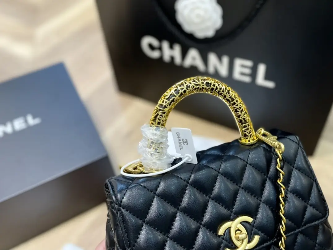 Kng1362   CHANEL TOP BOX   360🤴🏾 49.99$ gallery
