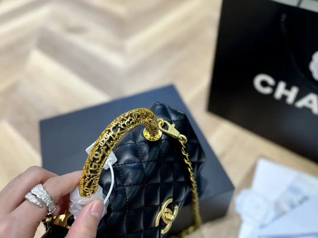 Kng1362   CHANEL TOP BOX   360🤴🏾 49.99$ gallery