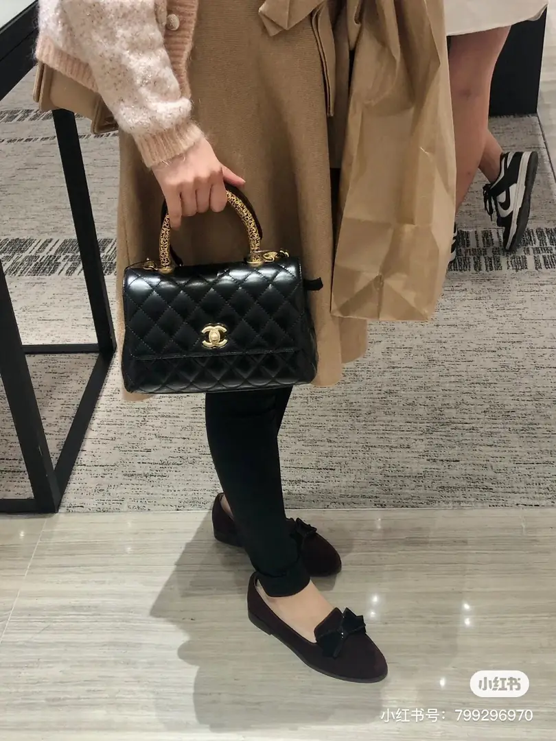 Kng1362   CHANEL TOP BOX   360🤴🏾 49.99$ gallery