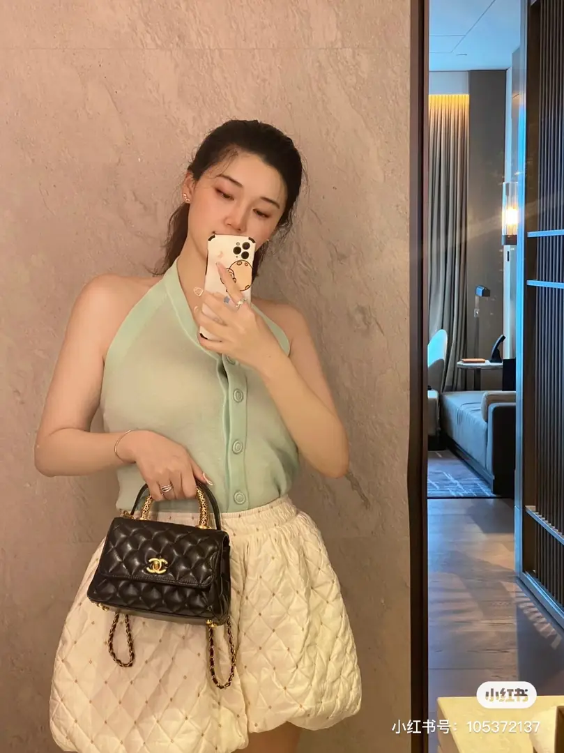 Kng1362   CHANEL TOP BOX   360🤴🏾 49.99$ gallery