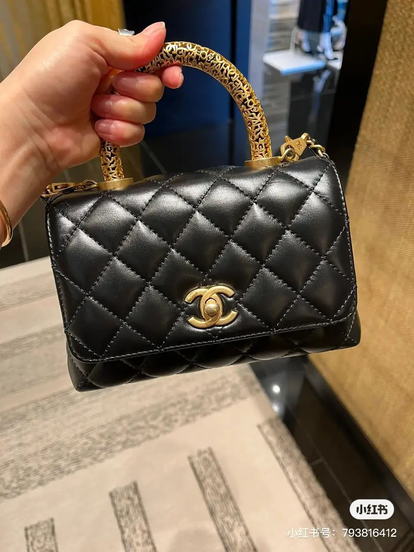 Kng1362   CHANEL TOP BOX   360🤴🏾 49.99$ gallery